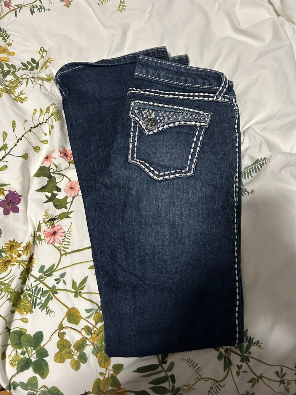 Wrangler Rock 47, low rise, Dark Blue Boot Cut Jeans with White Stitching